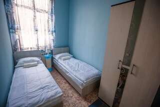 Хостелы Mountain Road Hostel Алматы Двухместный номер эконом-класса с 2 отдельными кроватями-2