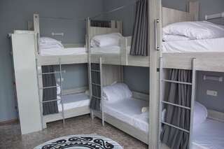 Хостелы Mountain Road Hostel Алматы Кровать в общем номере для мужчин и женщин с 10 кроватями-6