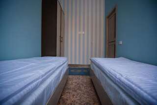 Хостелы Mountain Road Hostel Алматы Двухместный номер эконом-класса с 2 отдельными кроватями-4