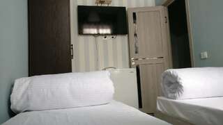 Хостелы Mountain Road Hostel Алматы Двухместный номер эконом-класса с 2 отдельными кроватями-7